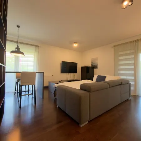 Daire Wroclavia Spacious By Bookinghost